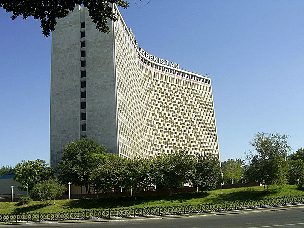 1983-07  SU-UZB - Taškent - náš hotel Uzbekistán