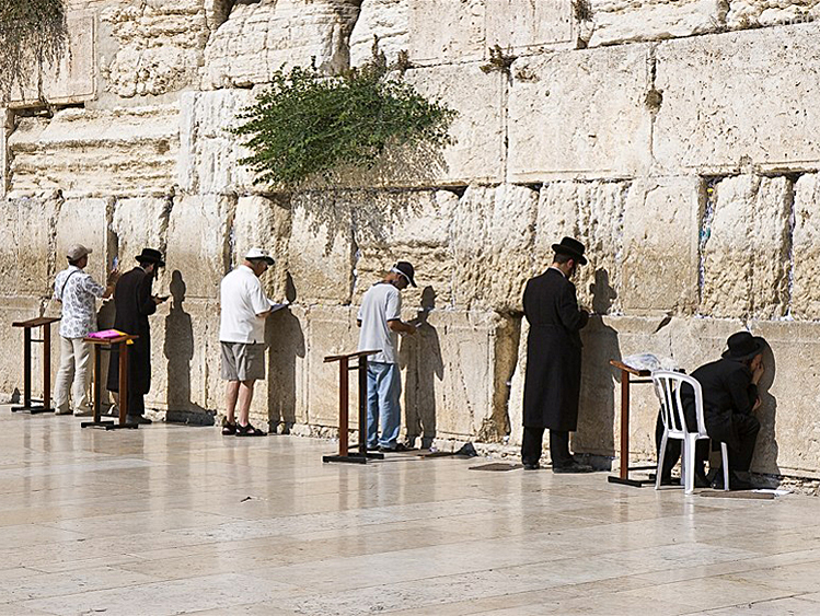 2000-08 ISR - Jerusalem-Zeď nářků je pro Židy posvátná