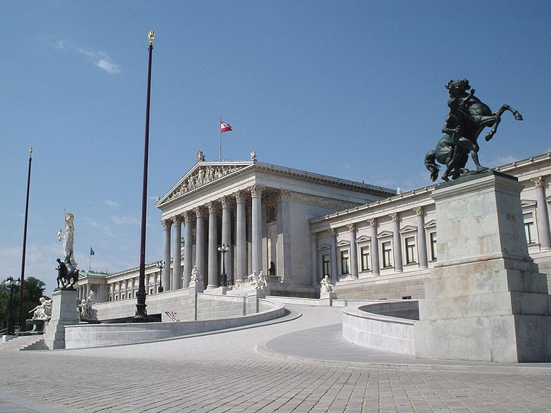 1982-08 A - Wien - Parlament