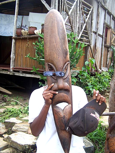 2009-03  MDG - suveniry na madagaskarském Nosy Be