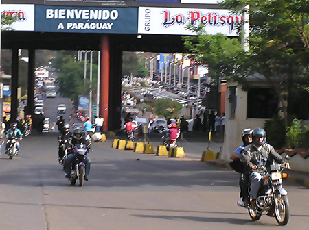2003-04 PY - Ciudad del Este-hranice s Brazílií