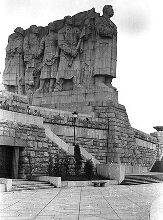 1956-07 CS - Praha-Stalinův pomník-fronta na maso