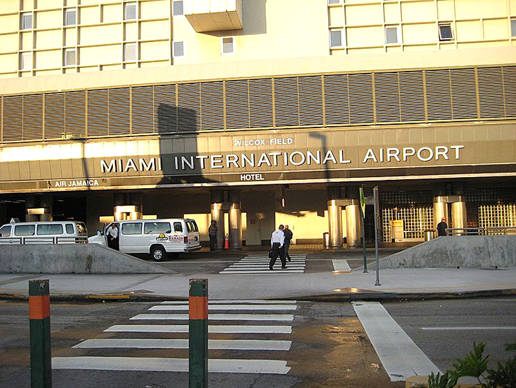 2009-12 USA - Fla.-Miami-před letištěm MIA