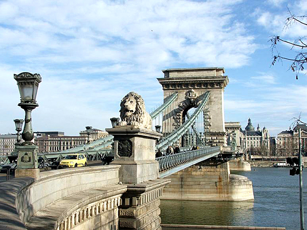 1982-07 H - Budapest je charakteristická svými mosty přes Dunaj